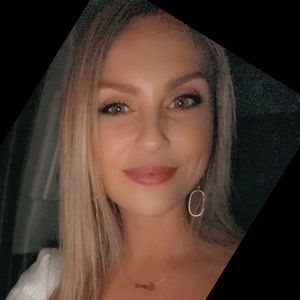 Meet your Posher, Carrie